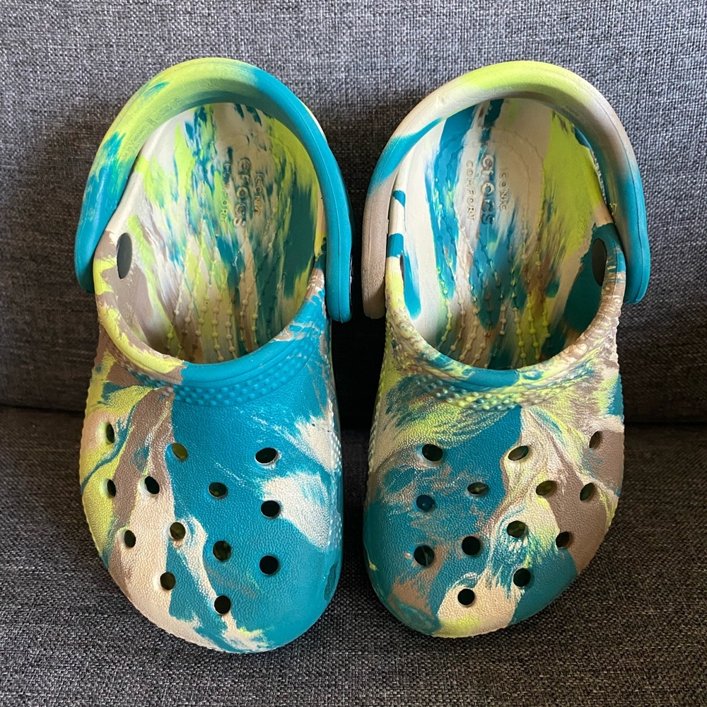 Crocs Size 7